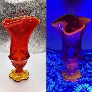 RARE Glowing Fenton Amberina Glass Vase in Ruby Red Orange Ombré VTG Valencia 7”